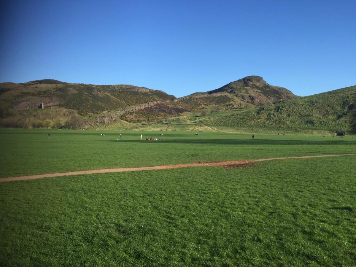 Bed and Breakfast Next Door To Holyrood Palace And Arthur'S Seat Edinburgh Exterior foto